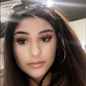 Meet your Posher, Avarose